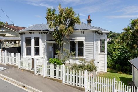 Photo of property in 82 Creswick Terrace, Northland, Wellington, 6012