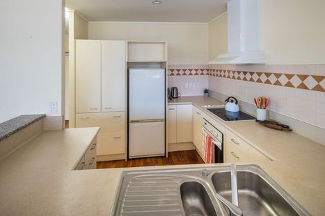 Photo of property in 17 Kent Terrace - Kent Apartments, 7e/16 Kent Terrace, Mount Victoria, Wellington, 6011