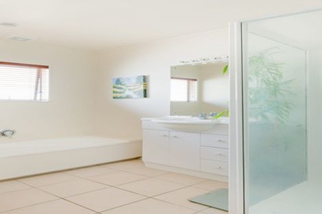 Photo of property in 2/310 Wairau Road, Glenfield, Auckland, 0629