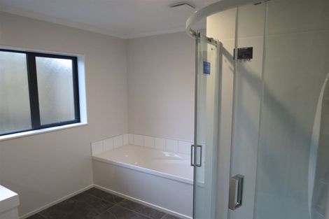 Photo of property in 13 Gifford Grove, Churton Park, Wellington, 6037