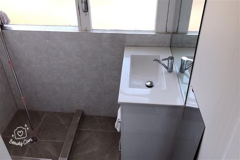 Photo of property in 35a Bradbury Road, Botany Downs, Auckland, 2010