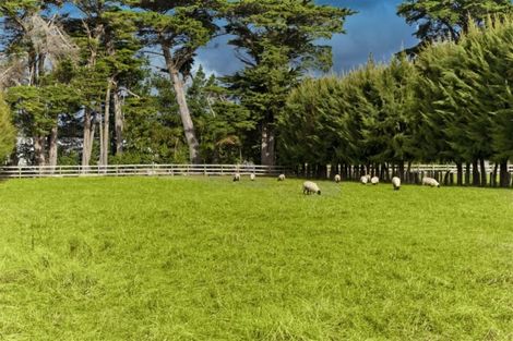 Photo of property in 132 Taupaki Road, Taupaki, Henderson, 0782