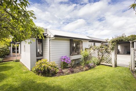 Photo of property in 11 Chilton Grove, Hokowhitu, Palmerston North, 4410