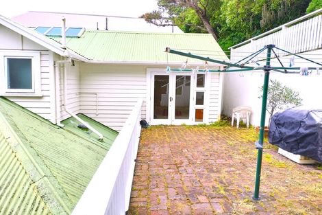 Photo of property in 21 Saint Michaels Crescent, Kelburn, Wellington, 6012