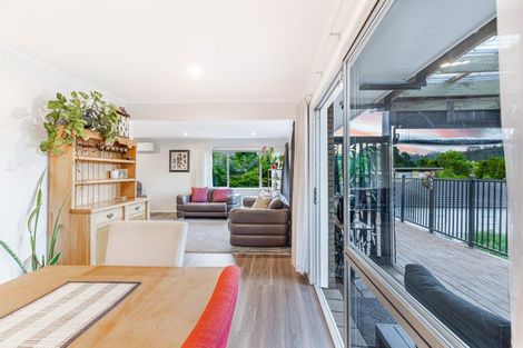 Photo of property in 19 Grassmere Road, Henderson Valley, Auckland, 0612