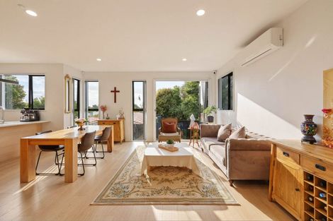 Photo of property in 9e Glenfern Road, Mellons Bay, Auckland, 2014