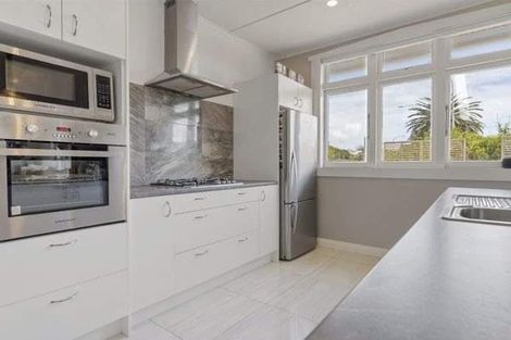 Photo of property in 6 Ngaio Street, Strandon, New Plymouth, 4312