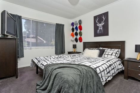 Photo of property in 1/16 Leiden Place, Totara Vale, Auckland, 0629