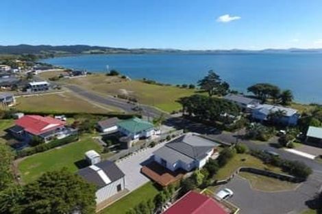 Photo of property in 13 Karoro Road, One Tree Point, 0118