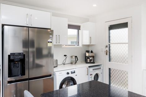 Photo of property in 28 Raglan Avenue, Cloverlea, Palmerston North, 4412