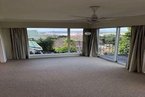 Photo of property in 15 Ellesmere Crescent, Pakuranga Heights, Auckland, 2010
