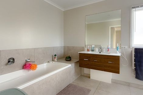 Photo of property in 15 Boardwalk Rise, Long Bay, Auckland, 0630