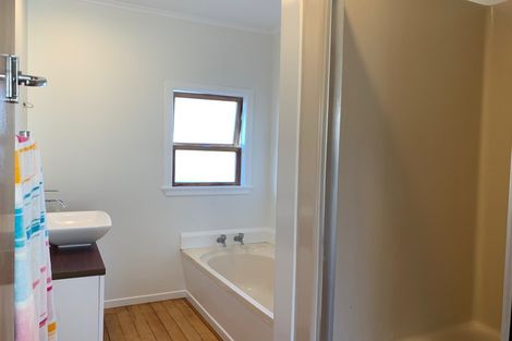 Photo of property in 31 Eastglen Road, Glen Eden, Auckland, 0602