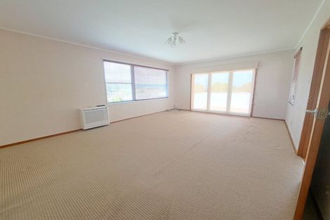 Photo of property in 5 South Pacific Place, Henderson, Auckland, 0612