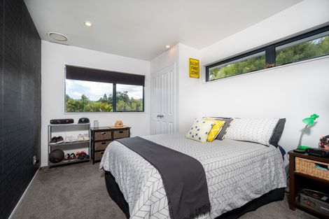 Photo of property in 12 Opanuku Road, Henderson Valley, Auckland, 0612