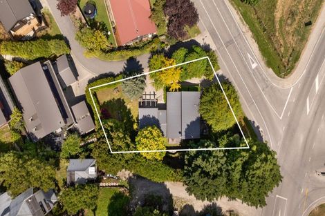 Photo of property in 1 Mcdonnell Road, Arrowtown, 9302