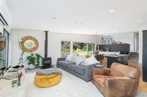 Photo of property in 32 Mount Marua Way, Timberlea, Upper Hutt, 5018