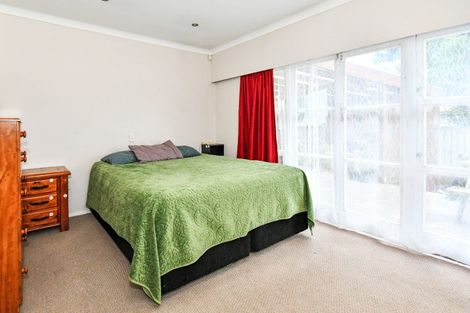 Photo of property in 2 Hillcrest Grove, Hillpark, Auckland, 2102