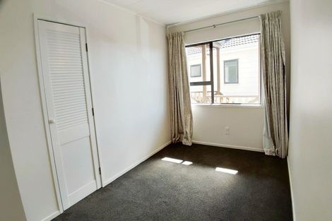 Photo of property in 2/1 Landsdale Place, Massey, Auckland, 0614