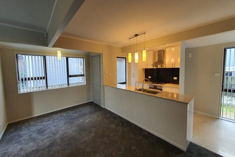 Photo of property in 2 Westpark Drive, West Harbour, Auckland, 0618