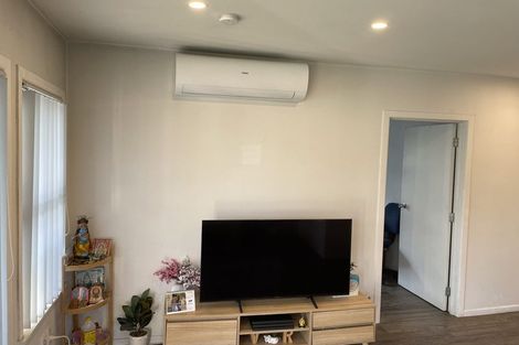 Photo of property in 14 Yeovil Road, Te Atatu Peninsula, Auckland, 0610