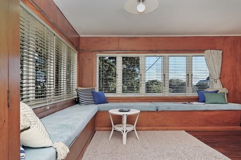 Photo of property in 43 North Piha Road, Piha, New Lynn, 0772