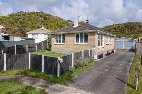 Photo of property in 30 Surprise Place, Cannons Creek, Porirua, 5024