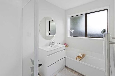 Photo of property in 2/294 Wairakei Road, Bryndwr, Christchurch, 8053