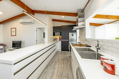 Photo of property in 8a Commissariat Road, Mount Wellington, Auckland, 1060
