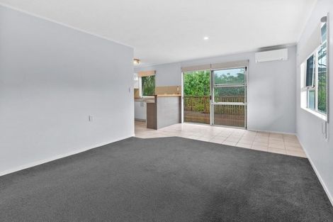 Photo of property in 2/10 Rambler Crescent, Beach Haven, Auckland, 0626