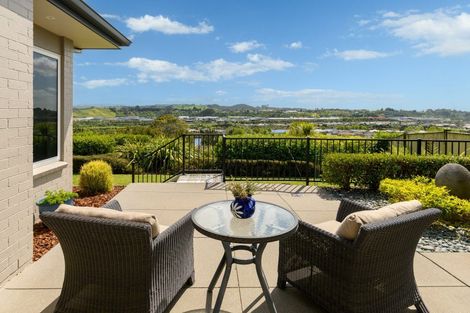 Photo of property in 11 Broadwater Close, Pyes Pa, Tauranga, 3112