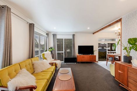 Photo of property in 16 Urlich Drive, Ranui, Auckland, 0612