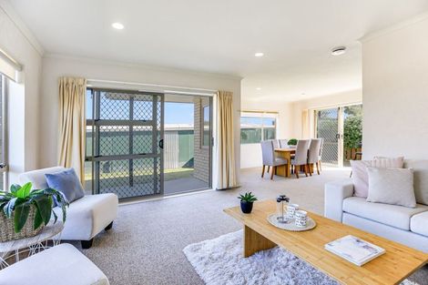 Photo of property in 18b Abergeldie Way, Cambridge, 3434