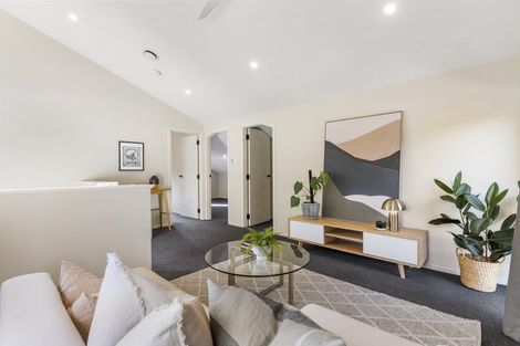 Photo of property in 11 Eugen Place, Bayview, Auckland, 0629