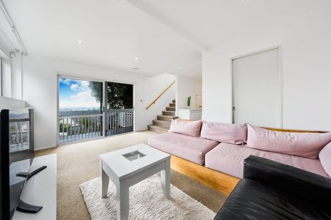 Photo of property in 1a Highgrove Lane, Totara Vale, Auckland, 0632