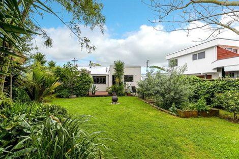 Photo of property in 28 Bulteel Street, New Plymouth, 4310