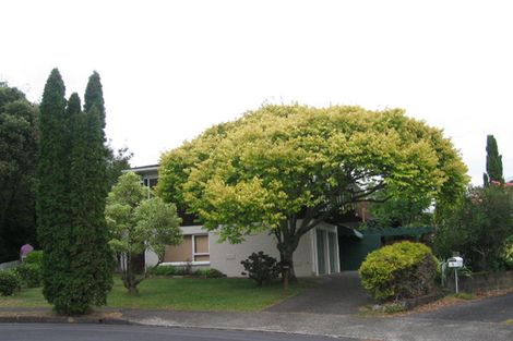 Photo of property in 10 Kerrymaria Place, Hillcrest, Auckland, 0627