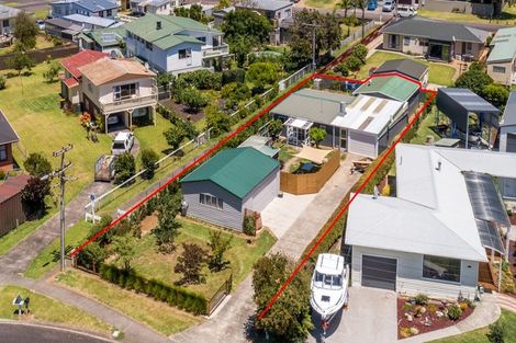 Photo of property in 19 West Crescent, Te Puru, Thames, 3575