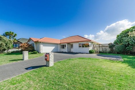 Photo of property in 23 Kotuku Drive, Paraparaumu Beach, Paraparaumu, 5032