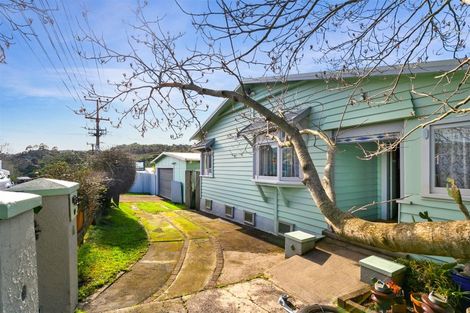 Photo of property in 11 Waikaukau Road, Glen Eden, Auckland, 0602