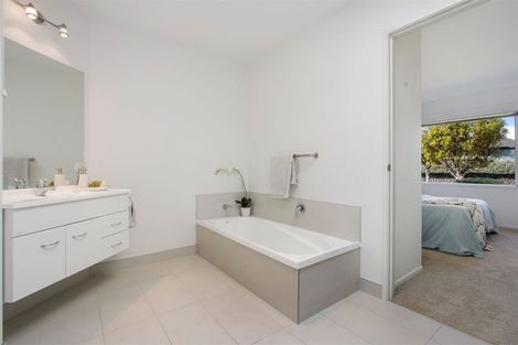 Photo of property in 10 Riverside Place, Katikati, 3129