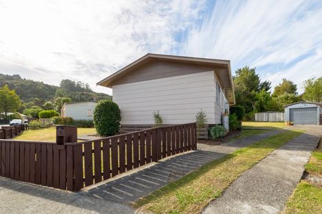 Photo of property in 8 Kowhai Grove, Featherston, 5710