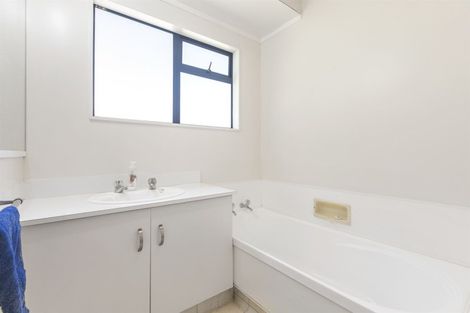 Photo of property in 11 Checketts Place, Papamoa Beach, Papamoa, 3118