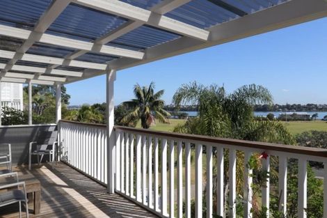 Photo of property in 38 Waterview Road, Stanley Point, Auckland, 0624