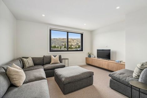 Photo of property in 27 Rubus Street, Wanaka, 9382