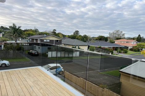 Photo of property in 1c Taupiko Place, Green Bay, Auckland, 0604