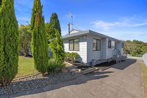 Photo of property in 37 Gosford Drive, Botany Downs, Auckland, 2010