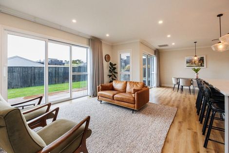 Photo of property in 44 Vaucluse Heights, Fitzherbert, Palmerston North, 4410