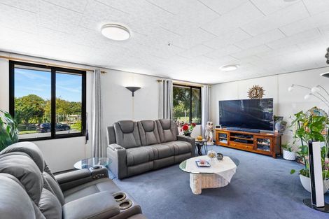 Photo of property in 15 Marinich Drive, Ranui, Auckland, 0612
