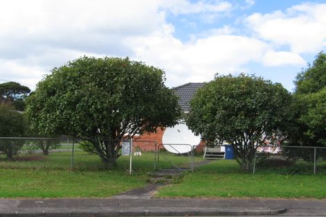 Photo of property in 2/12 Kirrie Avenue, Te Atatu South, Auckland, 0610